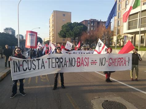 Cagliari 300 In Corteo Contro Guerre E Basi Militari Via Nato E Rwm