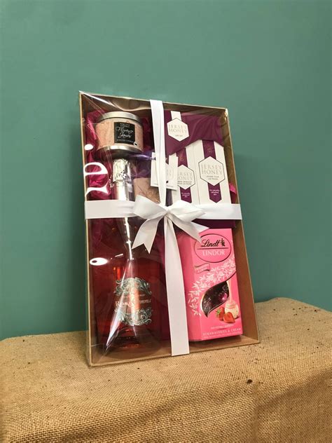 The Bubbly Pamper Hamper • Woodside Flowers