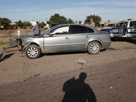 Daños materiales deja un choque sobre la México 15 en Guasave Los