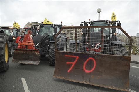 Poljoprivrednici U Parizu Protestovali Protiv Poljoprivredne Politike