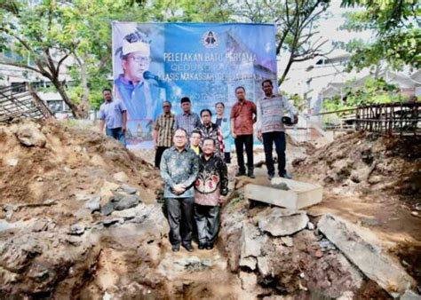 Wali Kota Danny Letakkan Batu Pertama Pembangunan Kantor Klasis