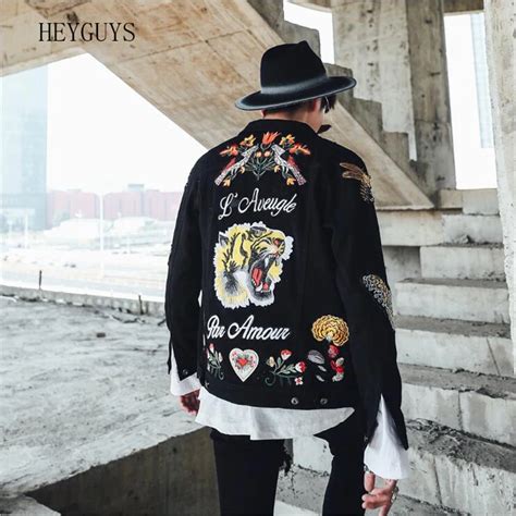 2018 Autumn Men Embroidered Denim Jacket Fashion Male Jeans Jacket Vintage Embroidered Men Basic