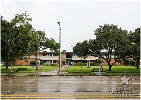 Jackson County Courthouse - Edna, Texas - Photograph Page 1