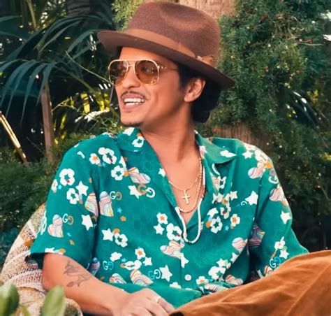 Ingressos da pré venda do show de Bruno Mars no Brasil se esgotam em