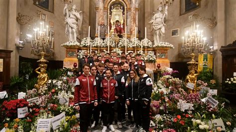 Anche Gli Amaranto In Duomo Per La Visita Alla Madonna Del Conforto