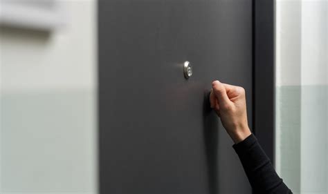 Gehörlose Frau verliert ihre Wohnung weil sie zu laut Sex hat