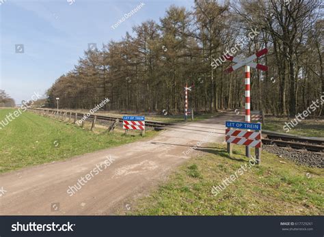 155 Unguarded Railway Crossing Images Stock Photos And Vectors