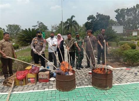 Kejari Pulang Pisau Musnahkan Barbuk Dari Perkara Sepanjang Satu