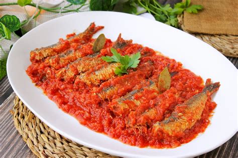 Sardinas con tomate receta sabrosa y realmente fácil de hacer