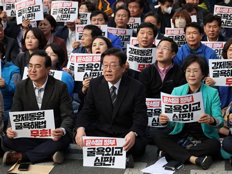 이재명 ‘측근 죽음 정면돌파 행보‘책임론 싸고 분란 계속 국회·정당 정치 뉴스 한겨레