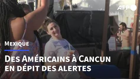 Affluence de jeunes Américains sur les plages de Cancun malgré l alerte