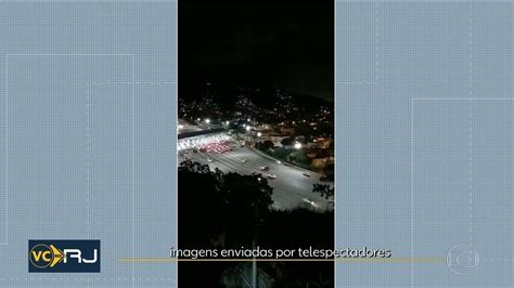 Vídeo Tiroteio assusta moradores no Morro do 18 Bom Dia Rio G1