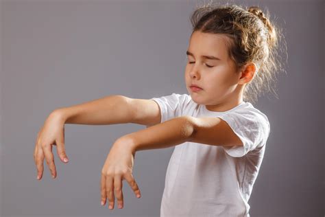sleepwalking  kids  symptoms  remedies   parent