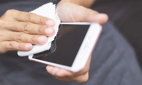 Como higienizar o celular sem danificá lo Jornal O Globo