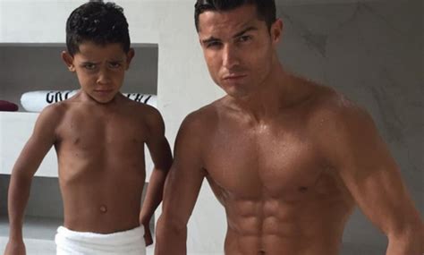 Cristiano Ronaldo Presume De Su Mini Yo