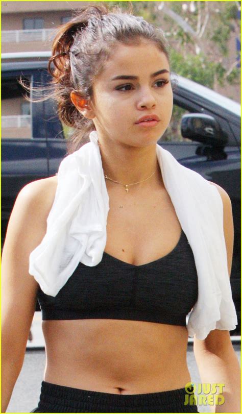 Selena Gomez Flaunts Her Toned Tummy After Hot Yoga Sesh Photo 3980912