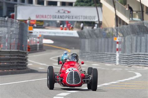 Carros De Corrida Antigos Cruzam M Naco Em Gp Historique