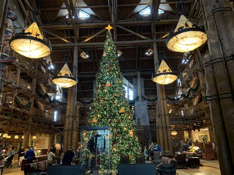 Photos The Wilderness Lodge Christmas Tree Is Up Blog