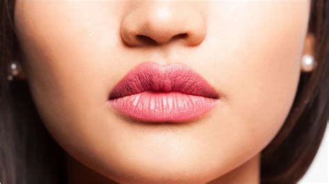 Simple And Effective Home Remedies To Heal Chapped Lips In Winters