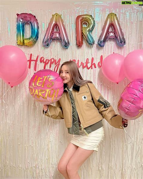 Sandara Park Instagram 사랑하는 사람들과 함께한 생일 🥳🎂🎊🎉🎈🎁💘🥹 Sweetdaradaraday