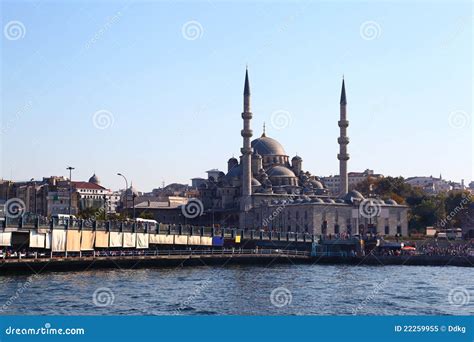 Ponte De Galata E Mesquita De Yeni Em Istambul Imagem De Stock Imagem