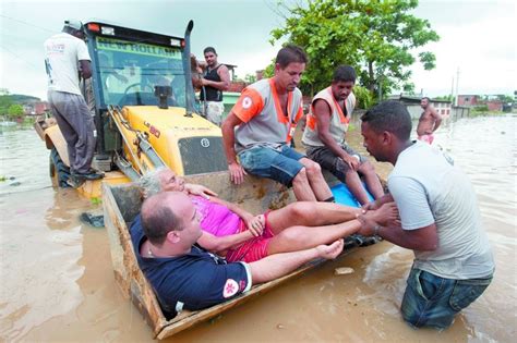 Chuva Causa Mortes E Alaga Cidades No Rio