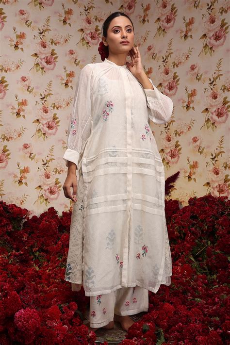 Buy Ivory Chanderi Silk Embroidered Floral Thread Kurta And Pant Set