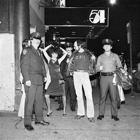 Incredible Black and White Photos Show the Wild 1970s Party Scene in Nightclubs Across New York ...