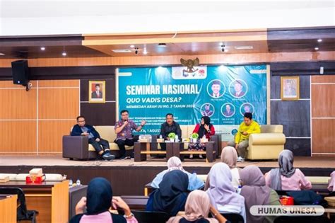 Kepala LPPM UNESA Dua Dari Kiri Memberikan Penguatan Dalam Seminar