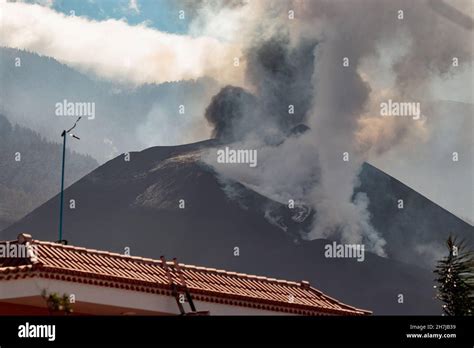 Views Of Eruption Of Cumbre Vieja Volcano La Palma Stock Photo Alamy