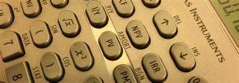 how to become a real estate analyst