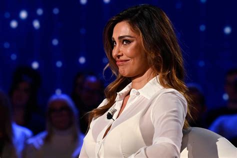 Belen Rodriguez Mostra Il Pancino E Confessa Oops Lho Fatto Di Nuovo