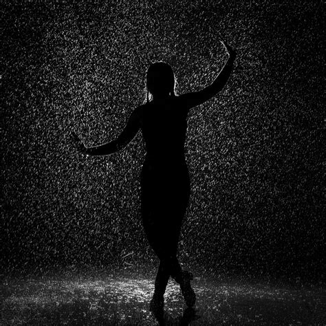 Collection 101+ Pictures Dancing In The Rain Images Stunning