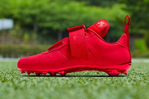 Nike Vapor Carbon 2014 Elite Football Cleat | HYPEBEAST