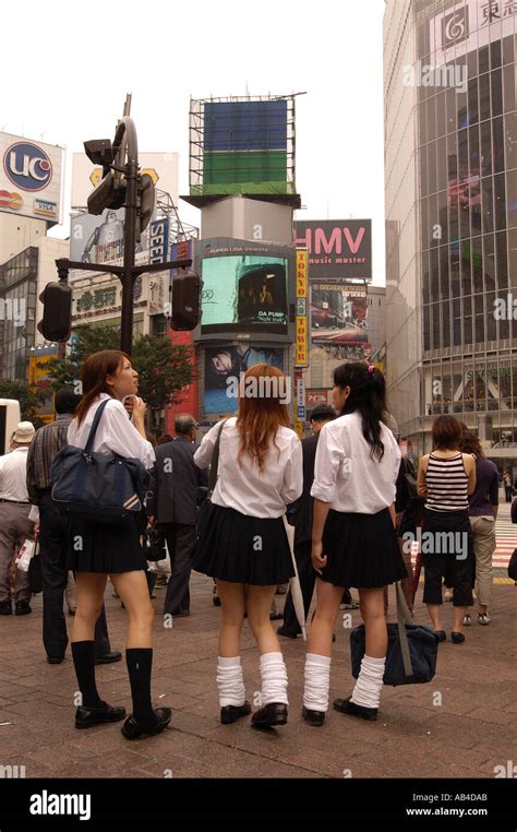 Japanese schoolgirl fashion hi-res stock photography and images - Alamy