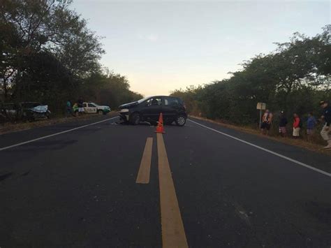 Colis O Entre Carros Deixa Dois Feridos Na Br Em Oeiras Pol Cia