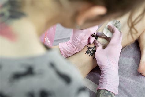 Tatuadora Ter Que Indenizar Cliente Por Erro De Ortografia Em Tatuagem