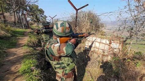 जम्मू कश्मीर के नौशेरा सेक्टर में घुसपैठ की कोशिश नाकाम एक आतंकी मार गिराया गया Jammu And