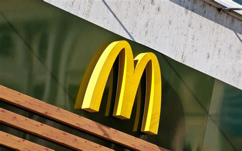 McDonalds And Wendys Sued Over Burger Sizes Lawyer Monthly