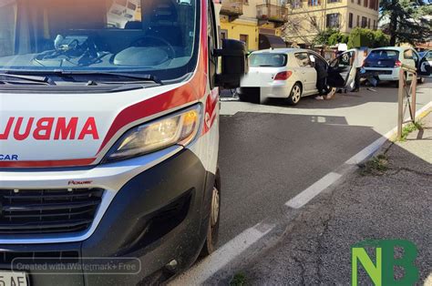 Biella Tamponamento Tra Due Auto Lunghe Code In Via Milano Foto