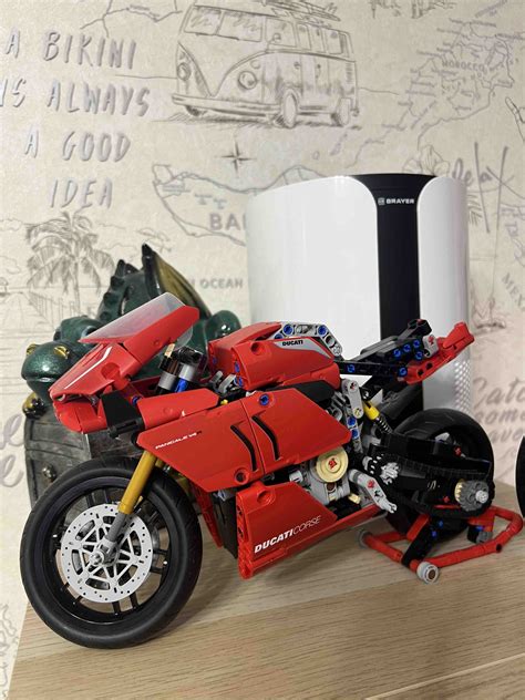 Купить конструктор LEGO Technic 42107 Ducati Panigale V4 R 646 деталей