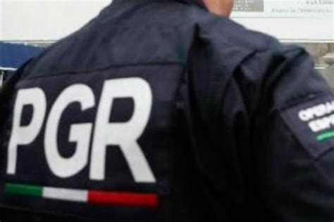 Pgr Investiga A Sujeto Detenido En La Transpeninsular Con Un Revolver Y