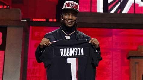 Atlanta Falcons Select Running Back Bijan Robinson With The No 8 Pick