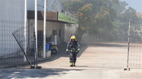 Aparatoso incendio en el almacén de un bazar chino en Campo de Criptana