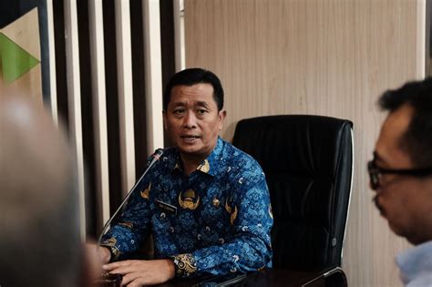 Pemkot Atasi Penumpukan Sampah Di TPS DLH Kota Bandung Tambah Armada