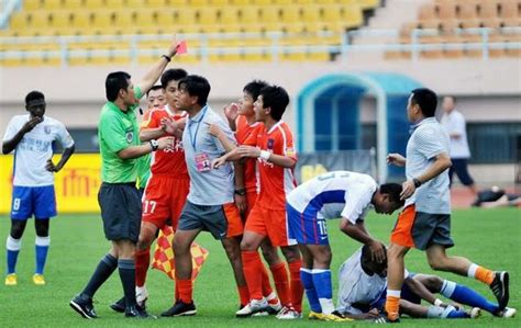 權健沖超收官戰北京籍裁判執法 曾將一隊罰下3人遭飛踹 每日頭條