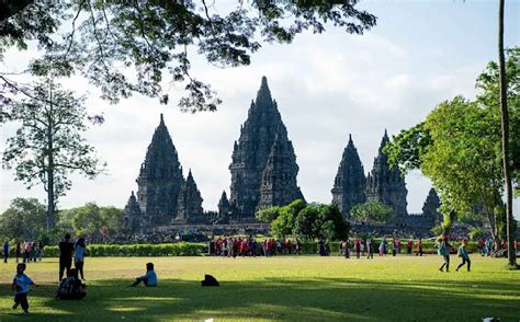 Candi Prambanan Keindahan Warisan Budaya Indonesia IndoHolidayTourGuide