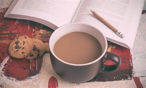 Fotos gratis libro lápiz té vaso beber horneando jarra taza de