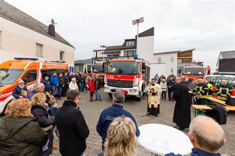 Neuer Rüstwagen an Feuerwehr übergeben Freiw Feuerwehr Elz