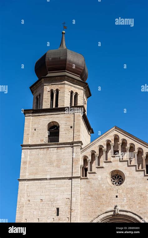 Catedral De San Vigilio Duomo Di Trento Con El Campanario